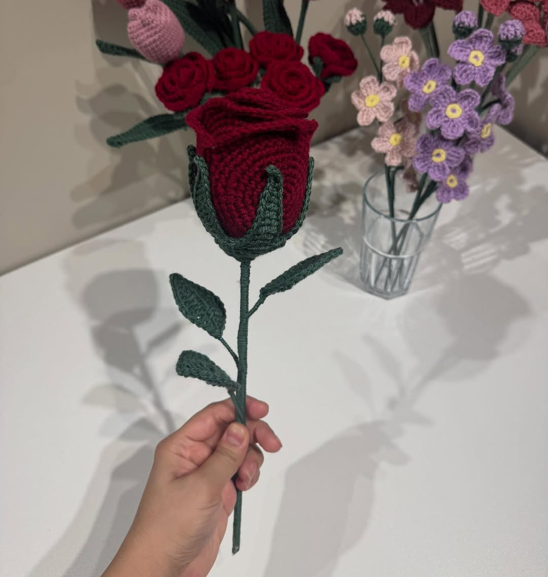 Wineglass Rose Flower – Premium Crochet Floral Decor for Gifting | Elegant Rose Arrangement in Glass for Home & Special Occasions
